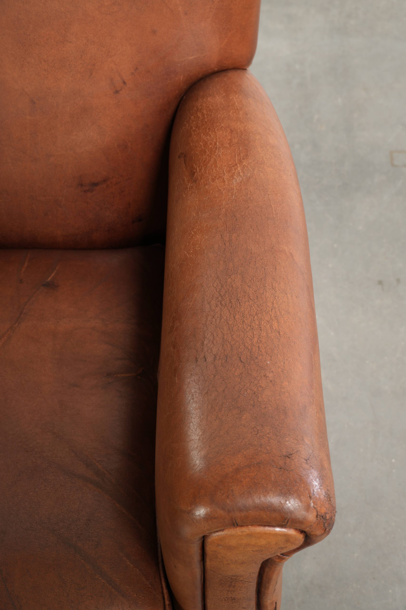 Stoere vintage schapenleren armchair met een mooie cognac kleur en een comfortabele zit - Afbeelding 8