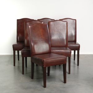 Mooie en comfortabele set van 6 schapenleren eetkamerstoelen in Engelse stijl