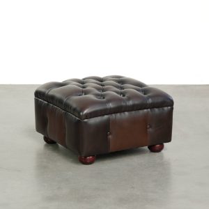 Mooie rundleren chesterfield hocker met mooie kleuren in Engelse stijl