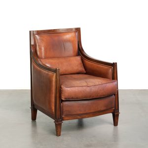 Karaktervolle schapenleren Art Deco design fauteuil/armchair met een heerlijk comfortabele zit en prachtige warme kleuren