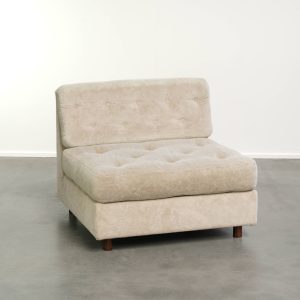 Leuke vintage stoffen fauteuil met een heerlijk zitcomfort en een fijne uitstraling