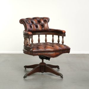 Luxe Engelse rundleren chesterfield swiffel en tilt buttonseat bureaustoel met prachtige warme kleuren