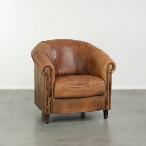 Geleefde schapenleren clubfauteuil met een mooi vintage patina en een comfortabele zit