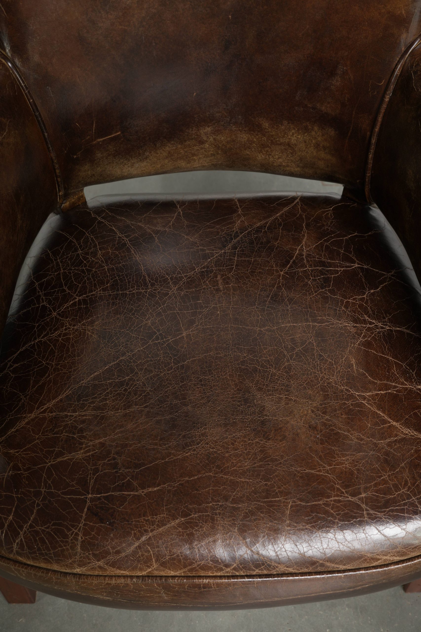 Karaktervolle set van 6 rundleren eetkamerstoelen van generfd leer in een donker bruine kleurstelling met prachtig patina - Afbeelding 6