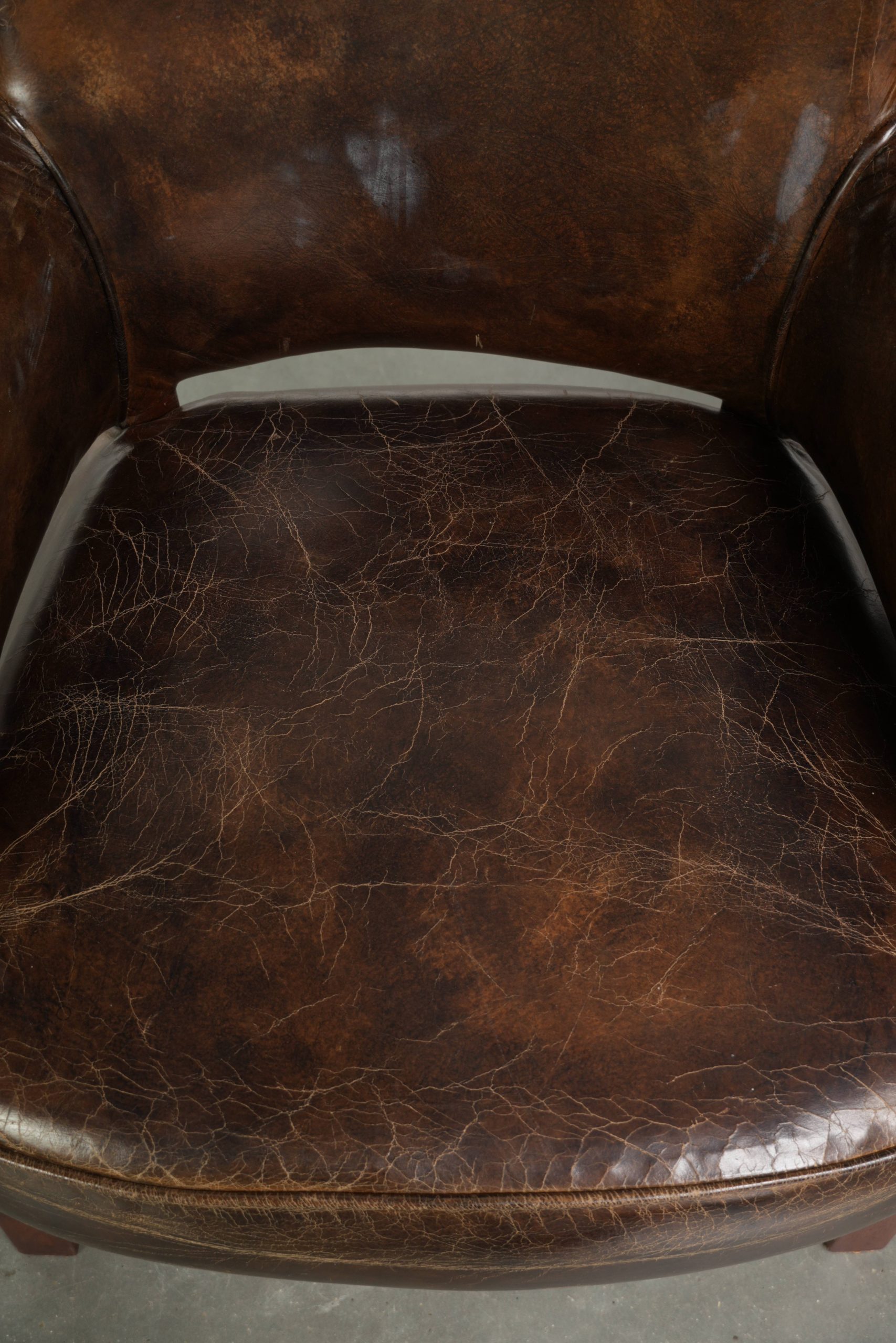 Karaktervolle set van 6 rundleren eetkamerstoelen van generfd leer in een donker bruine kleurstelling met prachtig patina - Afbeelding 9