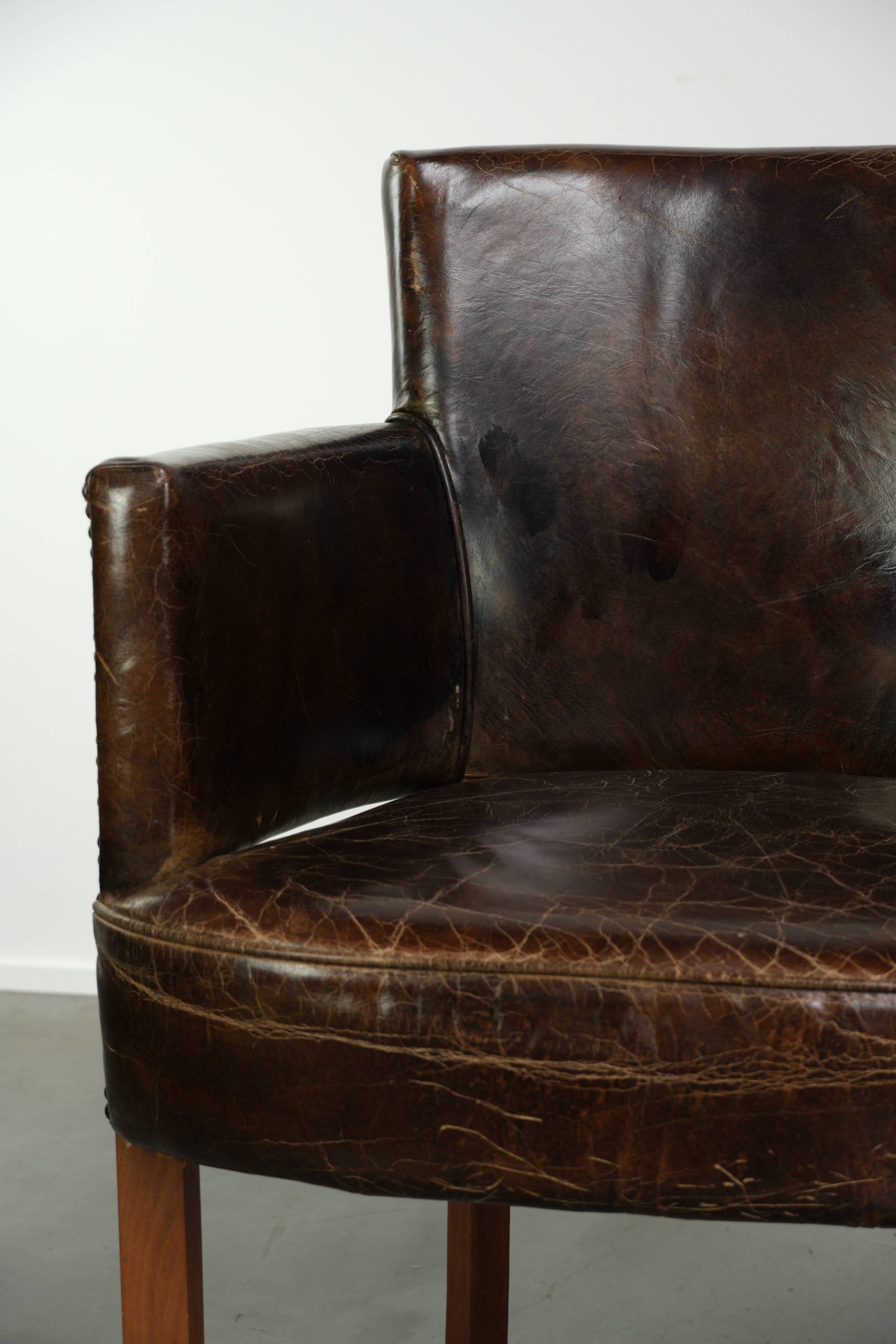 Karaktervolle set van 6 rundleren eetkamerstoelen van generfd leer in een donker bruine kleurstelling met prachtig patina - Afbeelding 12