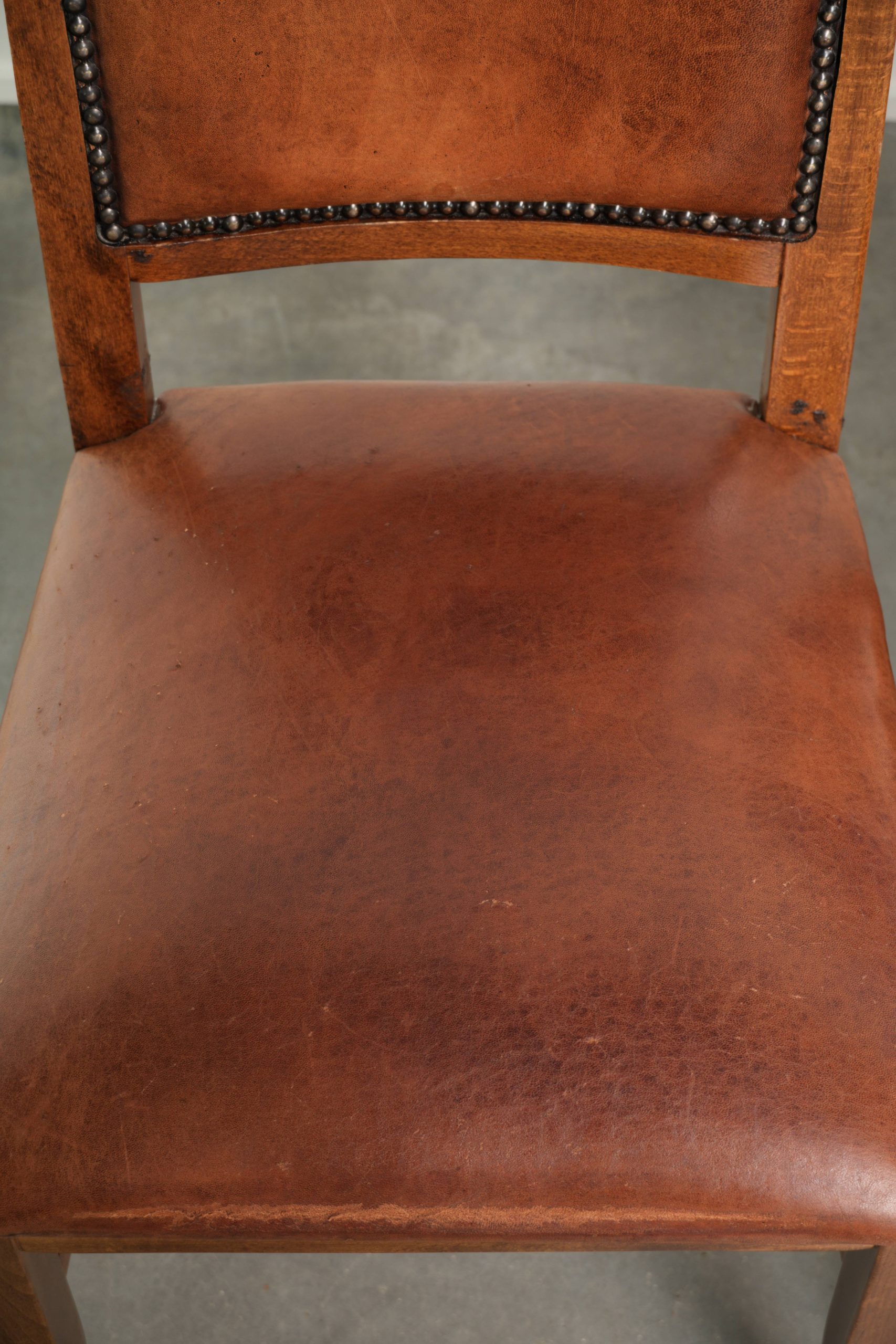 Set van 6 schapenleren eetkamerstoelen in een warme cognac kleur afgewerkt met siernagels - Afbeelding 7