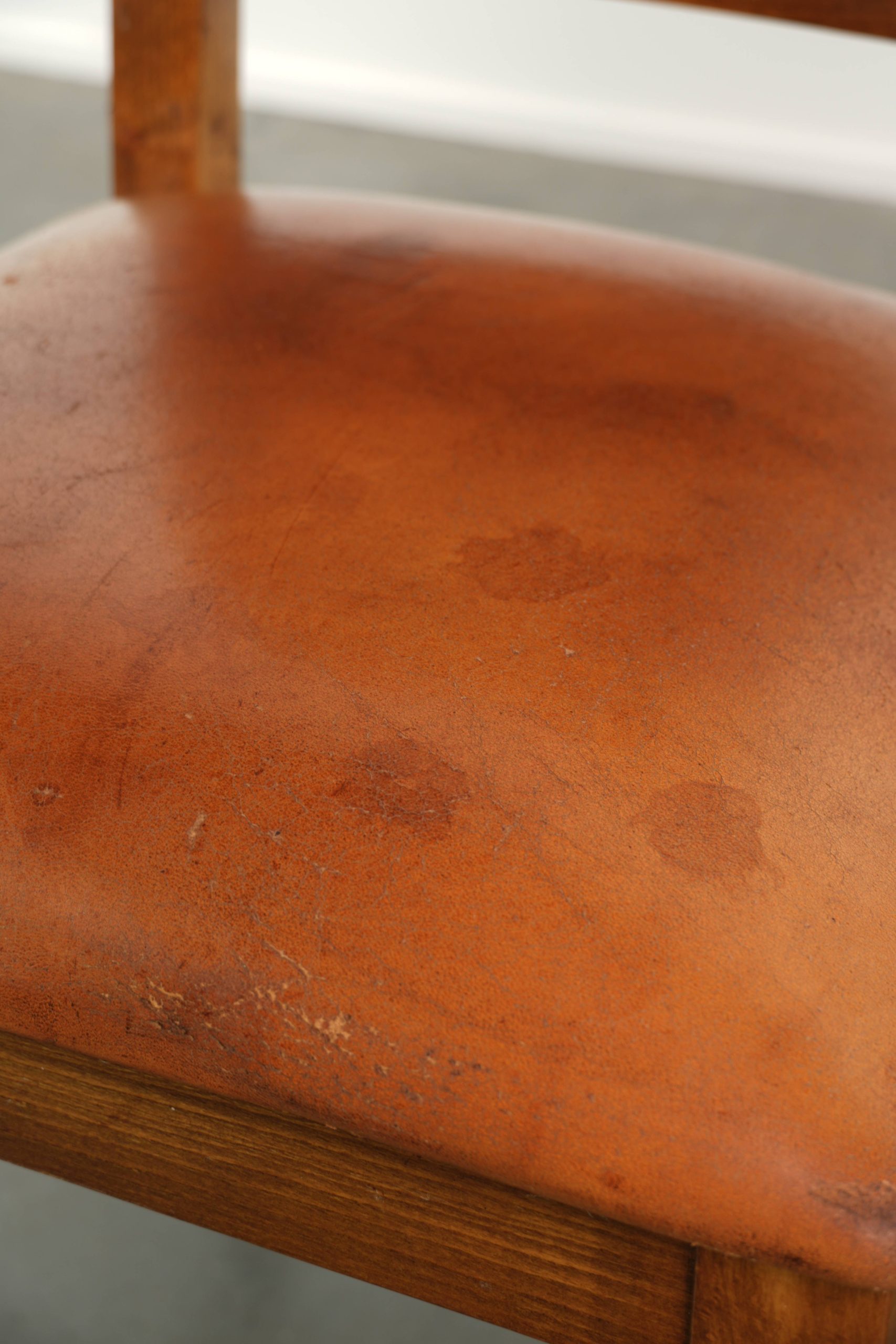 Set van 6 schapenleren eetkamerstoelen in een warme cognac kleur afgewerkt met siernagels - Afbeelding 18