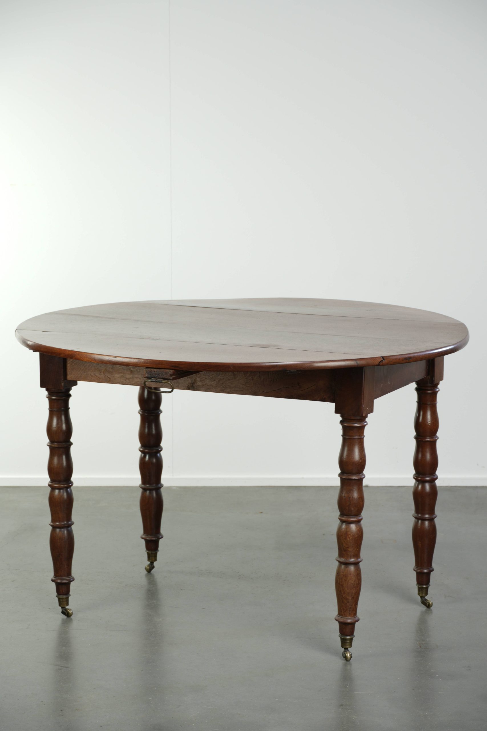 Antieke hangoor tafel uit eind 19e eeuw in subtiel formaat met mooi houtsnijwerk en wieltjes - Afbeelding 2