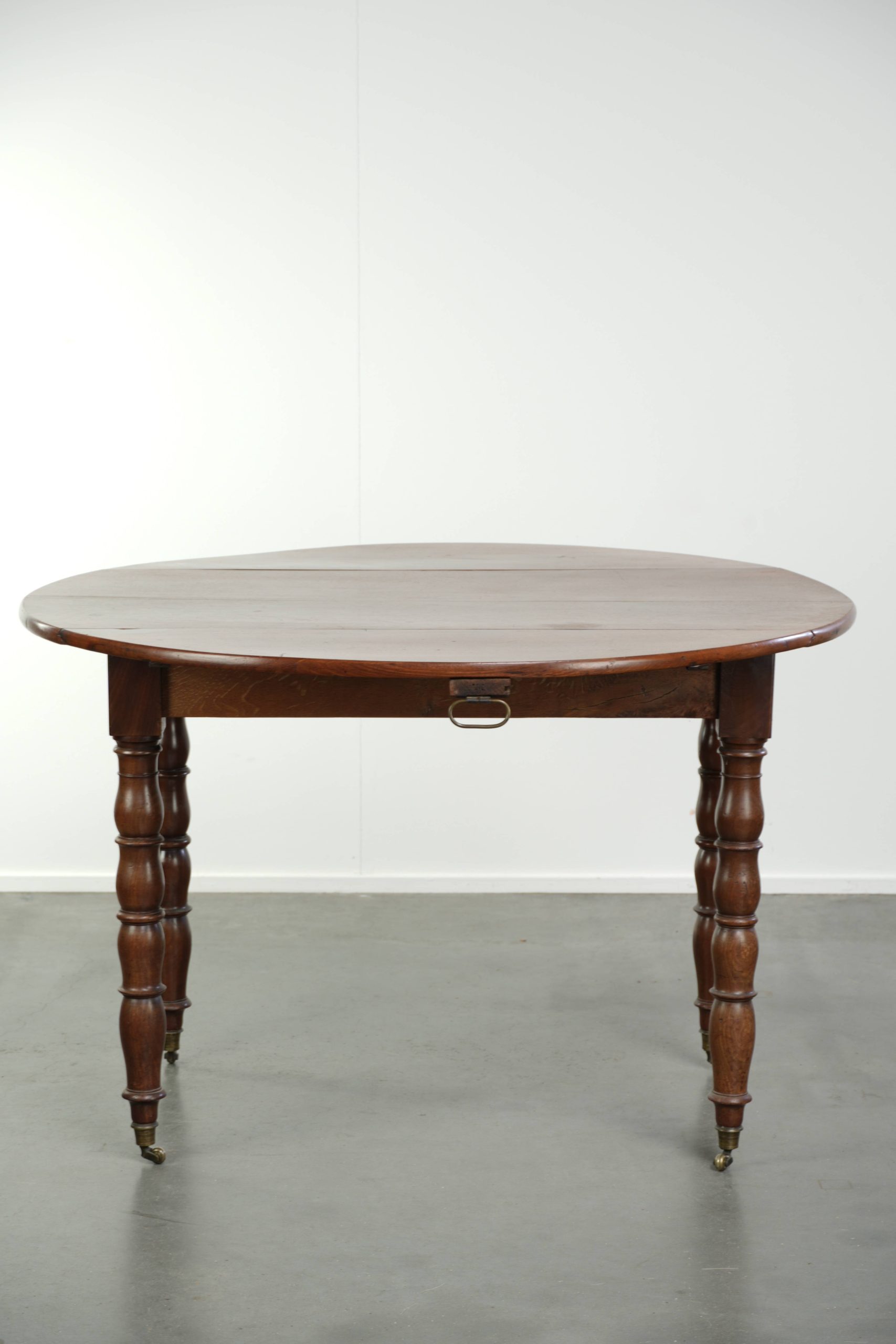 Antieke hangoor tafel uit eind 19e eeuw in subtiel formaat met mooi houtsnijwerk en wieltjes - Afbeelding 3