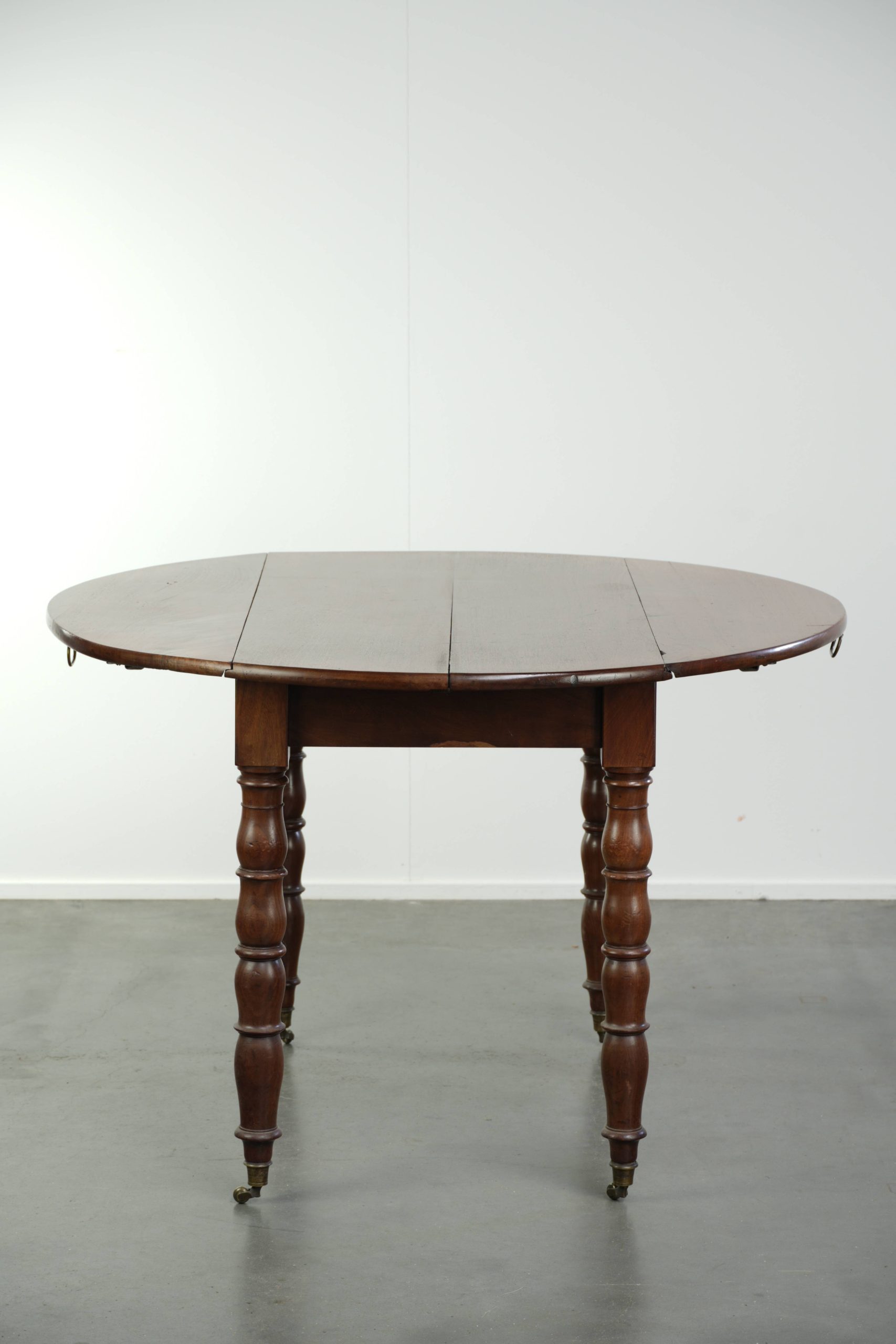 Antieke hangoor tafel uit eind 19e eeuw in subtiel formaat met mooi houtsnijwerk en wieltjes - Afbeelding 4