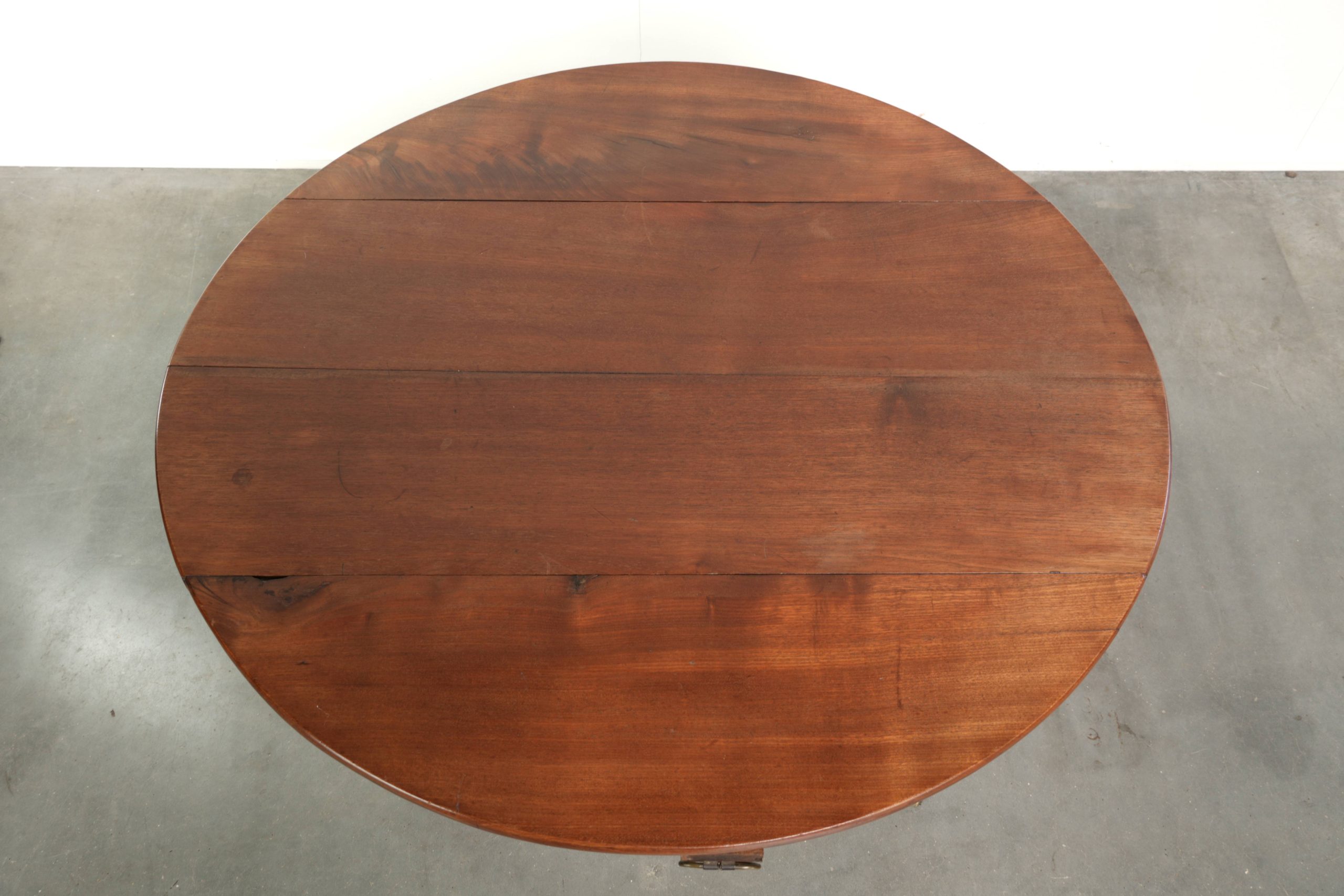 Antieke hangoor tafel uit eind 19e eeuw in subtiel formaat met mooi houtsnijwerk en wieltjes - Afbeelding 7
