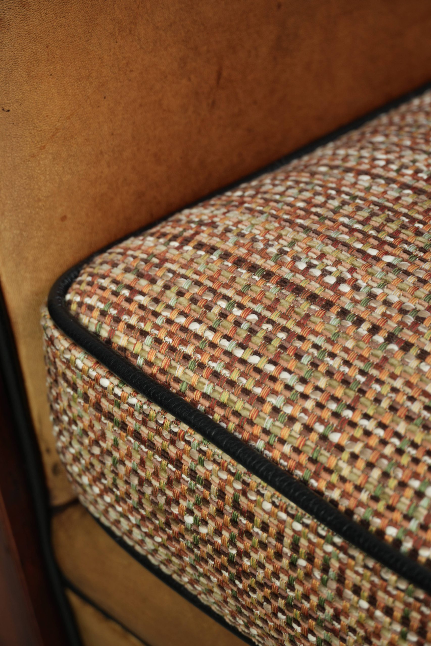 Karaktervolle schapenleren armchair in Art Deco stijl met een stoffen zitting afgewerkt met siernagels - Afbeelding 12