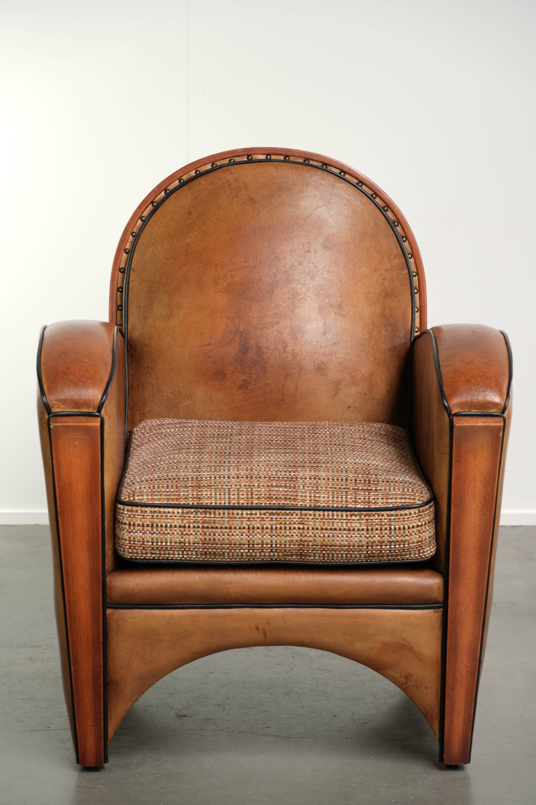Schapenleren Art Deco armchair in een warme cognac kleur met een stoffen zitting in een leuk patroon - Afbeelding 2