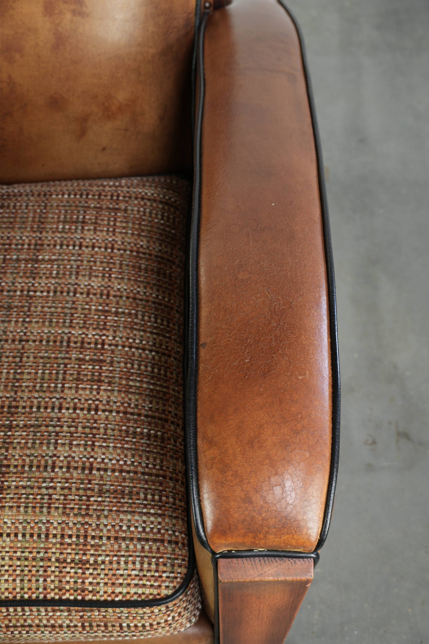 Schapenleren Art Deco armchair in een warme cognac kleur met een stoffen zitting in een leuk patroon - Afbeelding 8