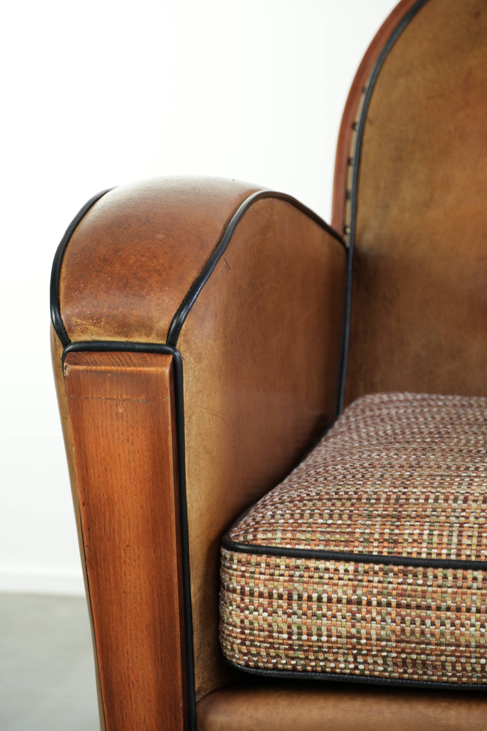 Schapenleren Art Deco armchair in een warme cognac kleur met een stoffen zitting in een leuk patroon - Afbeelding 10
