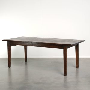 Antieke Franse eikenhouten eettafel uit begin 19e eeuw met een prachtig blad voor 4 tot 6 personen in unieke breedte