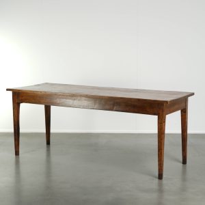 Smalle antieke Franse vruchtbomenhouten eettafel uit begin 19e eeuw met een mooi patina voor 4 tot 6 personen