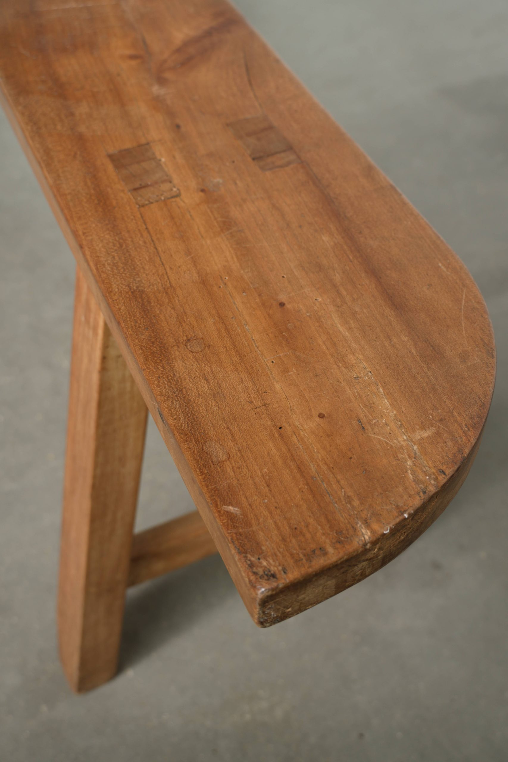 Antieke Franse houten halbank/boeren bank met een mooi patina - Afbeelding 9