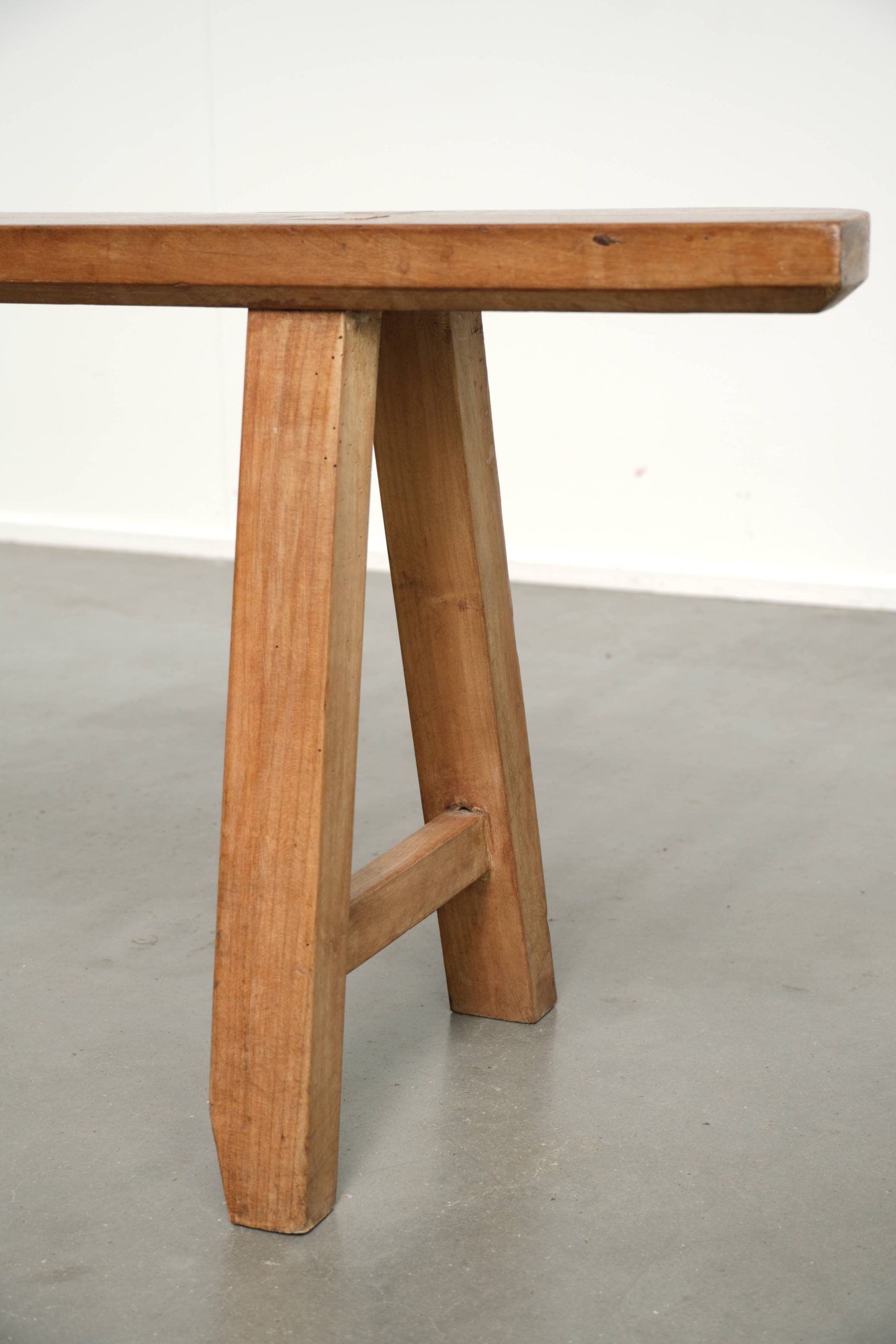 Antieke Franse houten halbank/boeren bank met een mooi patina - Afbeelding 10