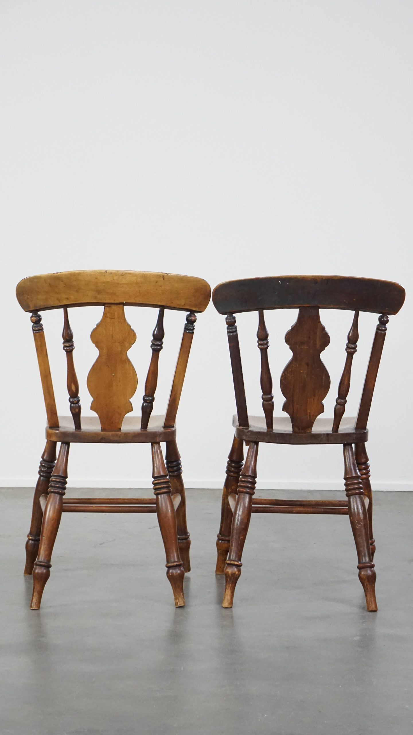 Antieke set van 4 houten eetkamerstoelen uit de 19e eeuw met mooi houtsnijwerk en een prachtig patina - Afbeelding 14