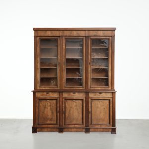 Antieke Engelse buffetkast/boekenkast uit eind 19e eeuw met verschillende opbergmogelijkheden en origineel glas