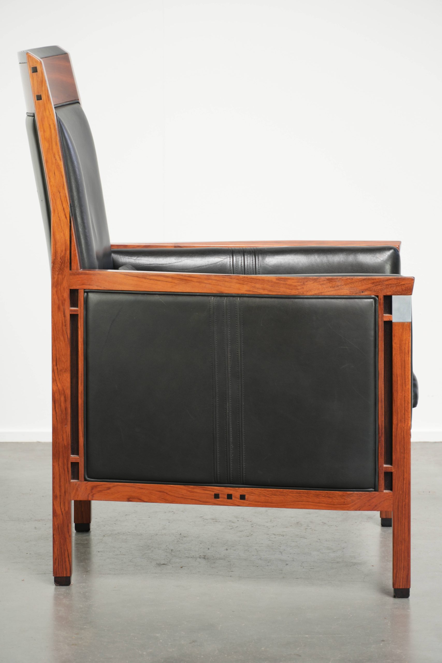 Stijlvolle rundleren Art Deco design fauteuil van Schuitema uit de Decoforma serie met prachtige details - Afbeelding 3