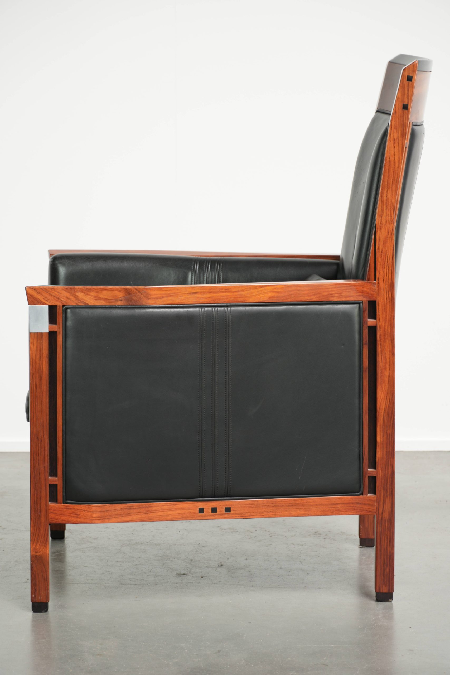 Stijlvolle rundleren Art Deco design fauteuil van Schuitema uit de Decoforma serie met prachtige details - Afbeelding 5