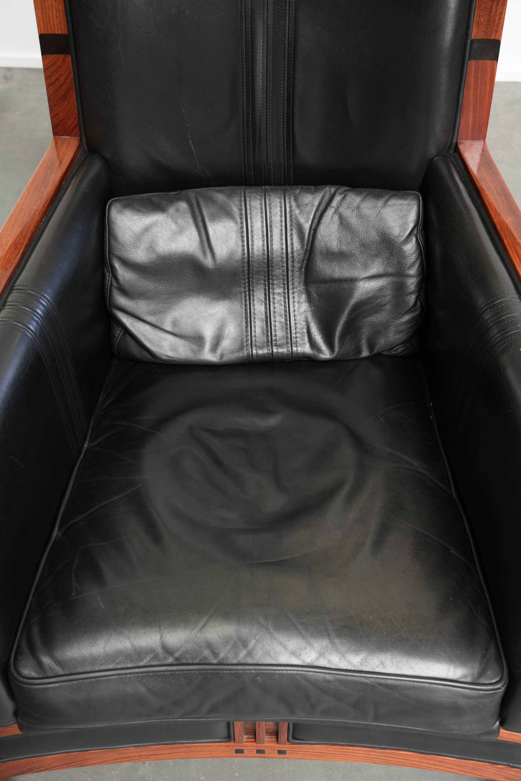 Stijlvolle rundleren Art Deco design fauteuil van Schuitema uit de Decoforma serie met prachtige details - Afbeelding 6