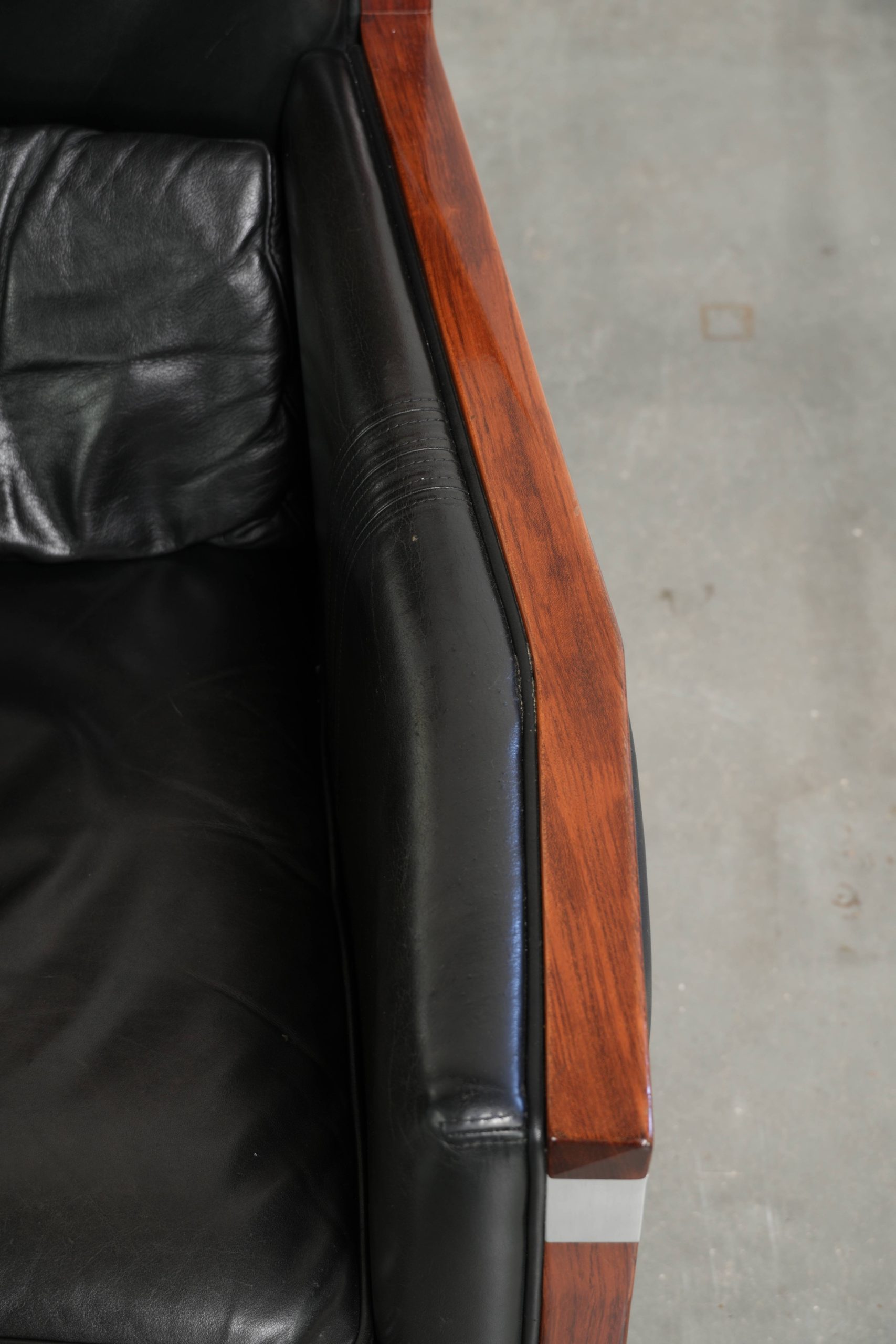 Stijlvolle rundleren Art Deco design fauteuil van Schuitema uit de Decoforma serie met prachtige details - Afbeelding 8