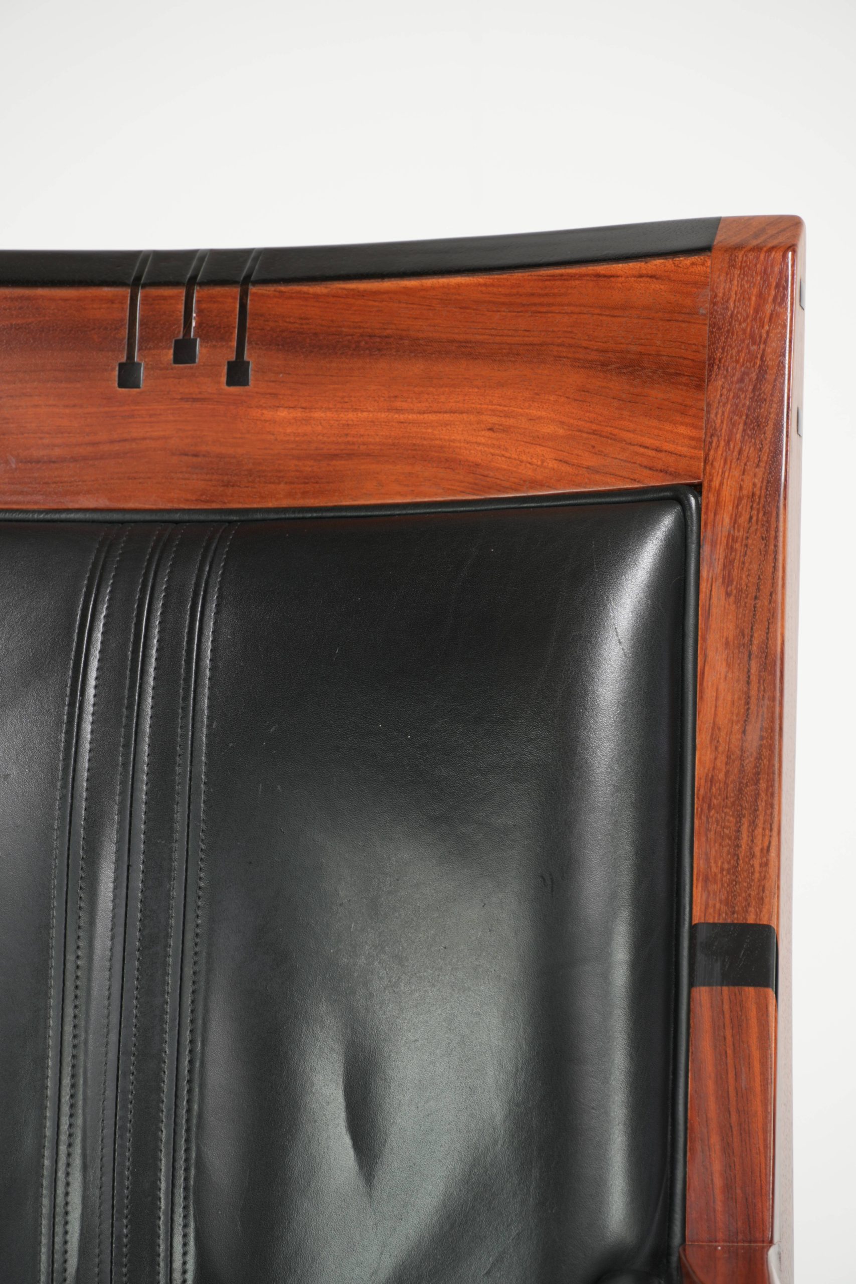 Stijlvolle rundleren Art Deco design fauteuil van Schuitema uit de Decoforma serie met prachtige details - Afbeelding 11