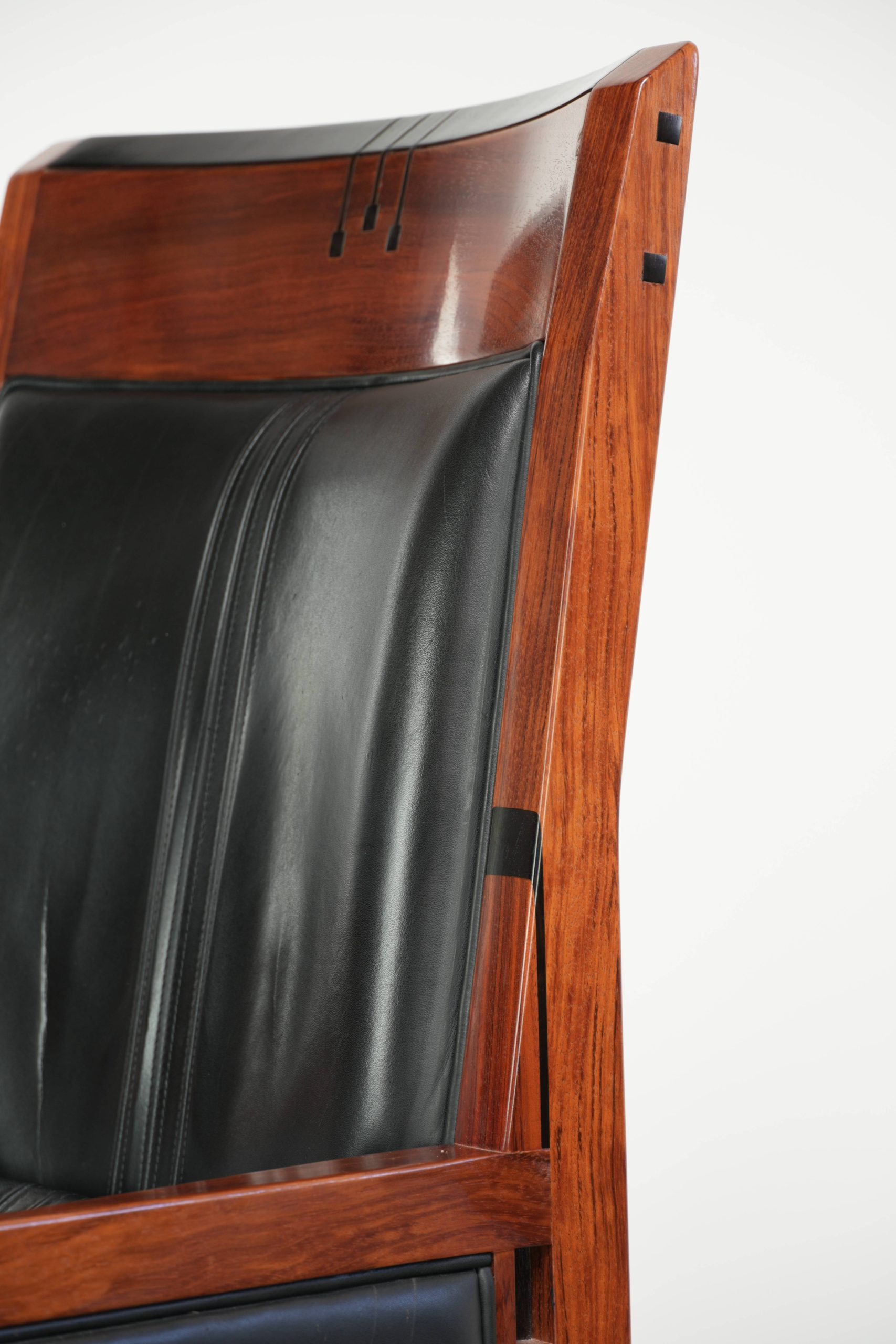 Stijlvolle rundleren Art Deco design fauteuil van Schuitema uit de Decoforma serie met prachtige details - Afbeelding 12