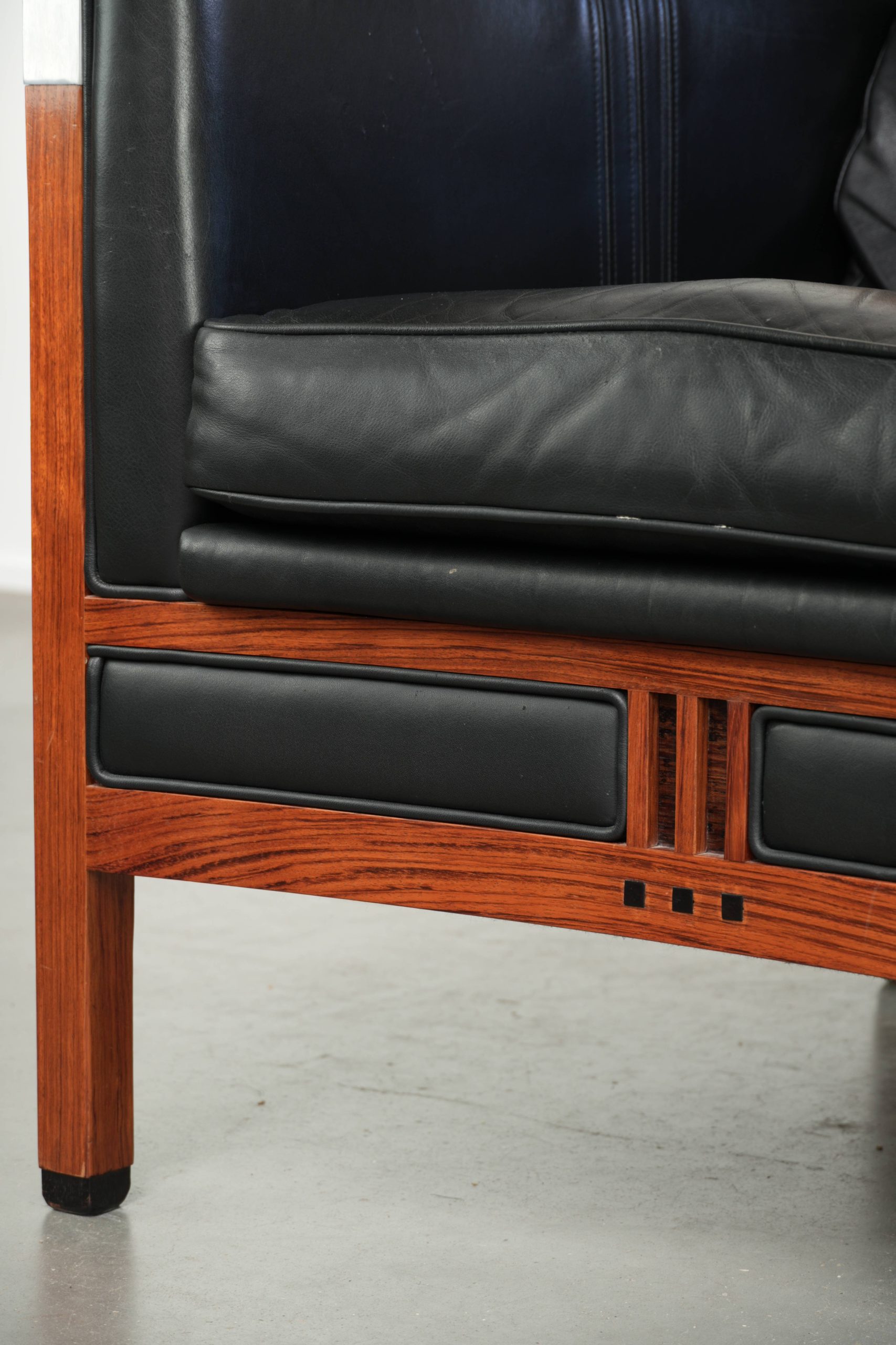 Stijlvolle rundleren Art Deco design fauteuil van Schuitema uit de Decoforma serie met prachtige details - Afbeelding 13