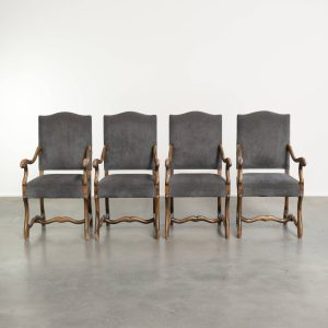 Set van 14 Os de Mouton eetkamerstoelen uit eind 19e eeuw met een stoffen zitting en arm leuningen met mooi houtsnijwerk